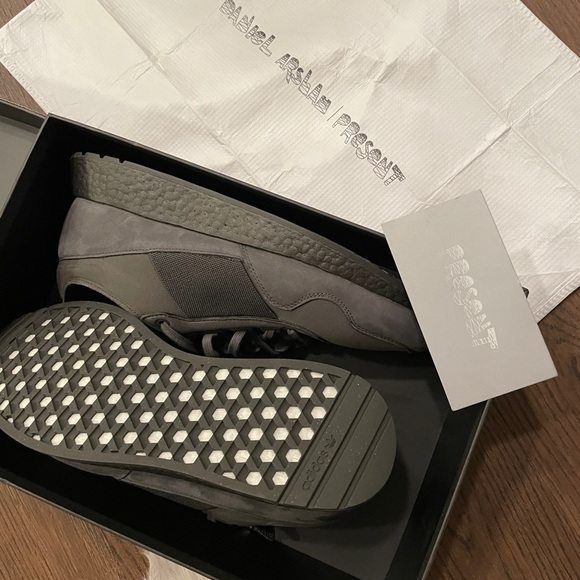 Adidas & Daniel Arsham “present” - Picture 2 of 3